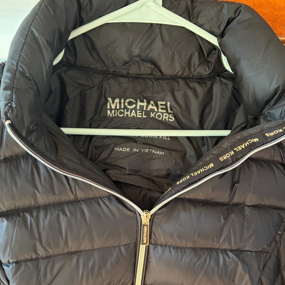 MICHAEL Michael Kors Black Quilted Packable Puffer Jacket - Picture 2 of 3